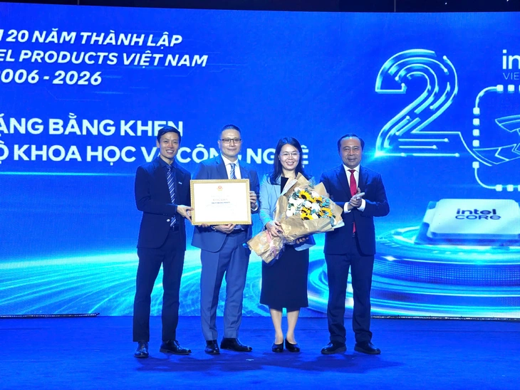 intel-vn-20-nam-dthien
