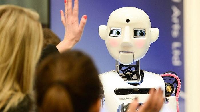 Cảm xúc của con người khi tương tác với robot