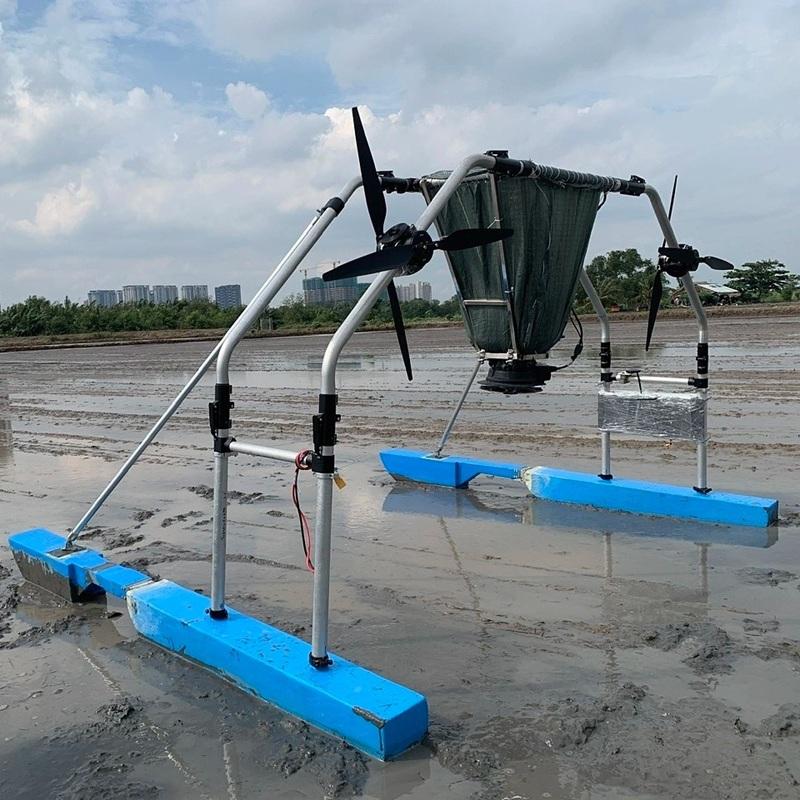 Tự động hóa nông nghiệp: Từ drone đến robot trượt bùn