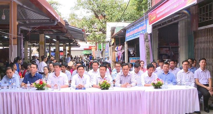 Huyện Phúc Thọ: Ra mắt mô hình “Chợ thanh toán không dùng tiền mặt” tại chợ Bún